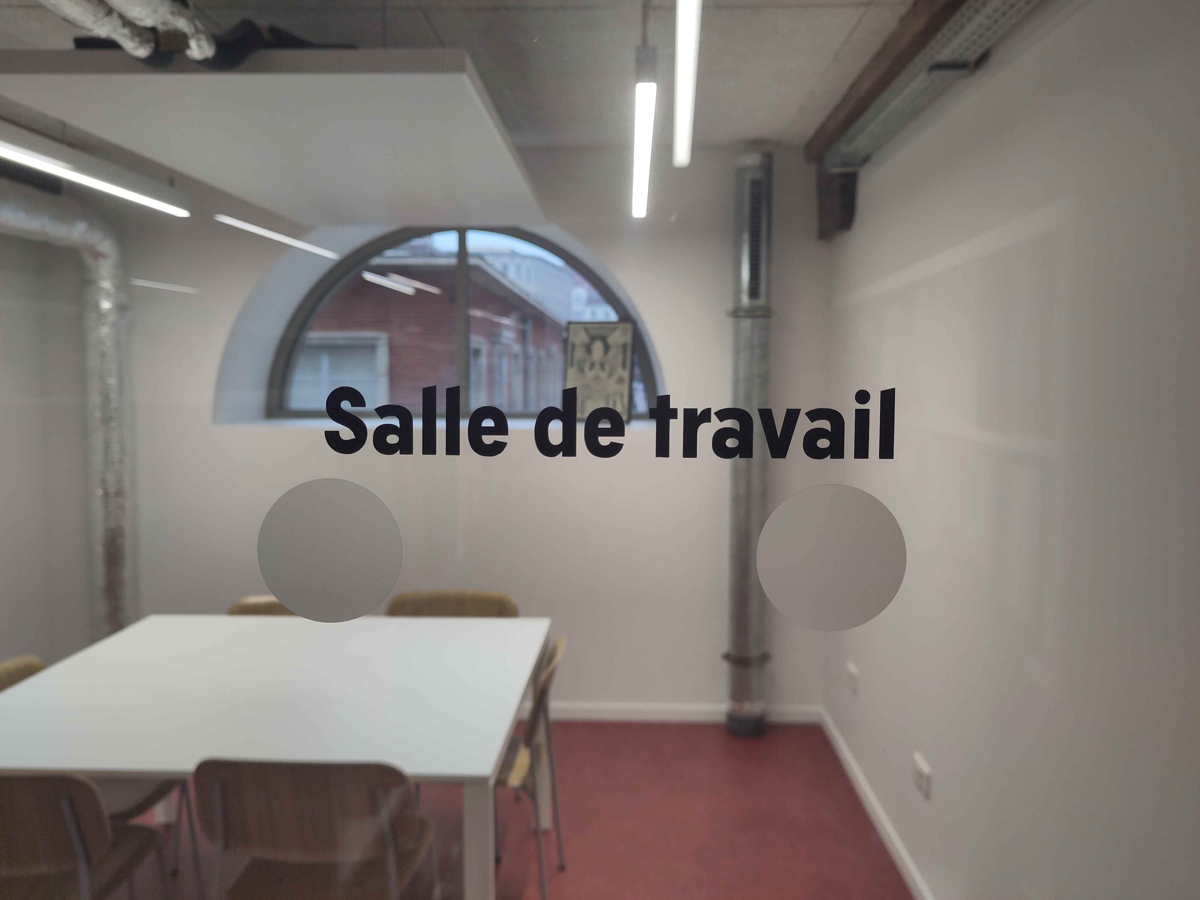 Les salles de travail en groupe sont disponibles
